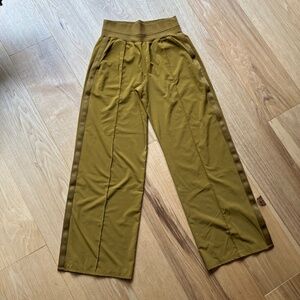 Athleta wide leg Nolita pants in gold, size 2